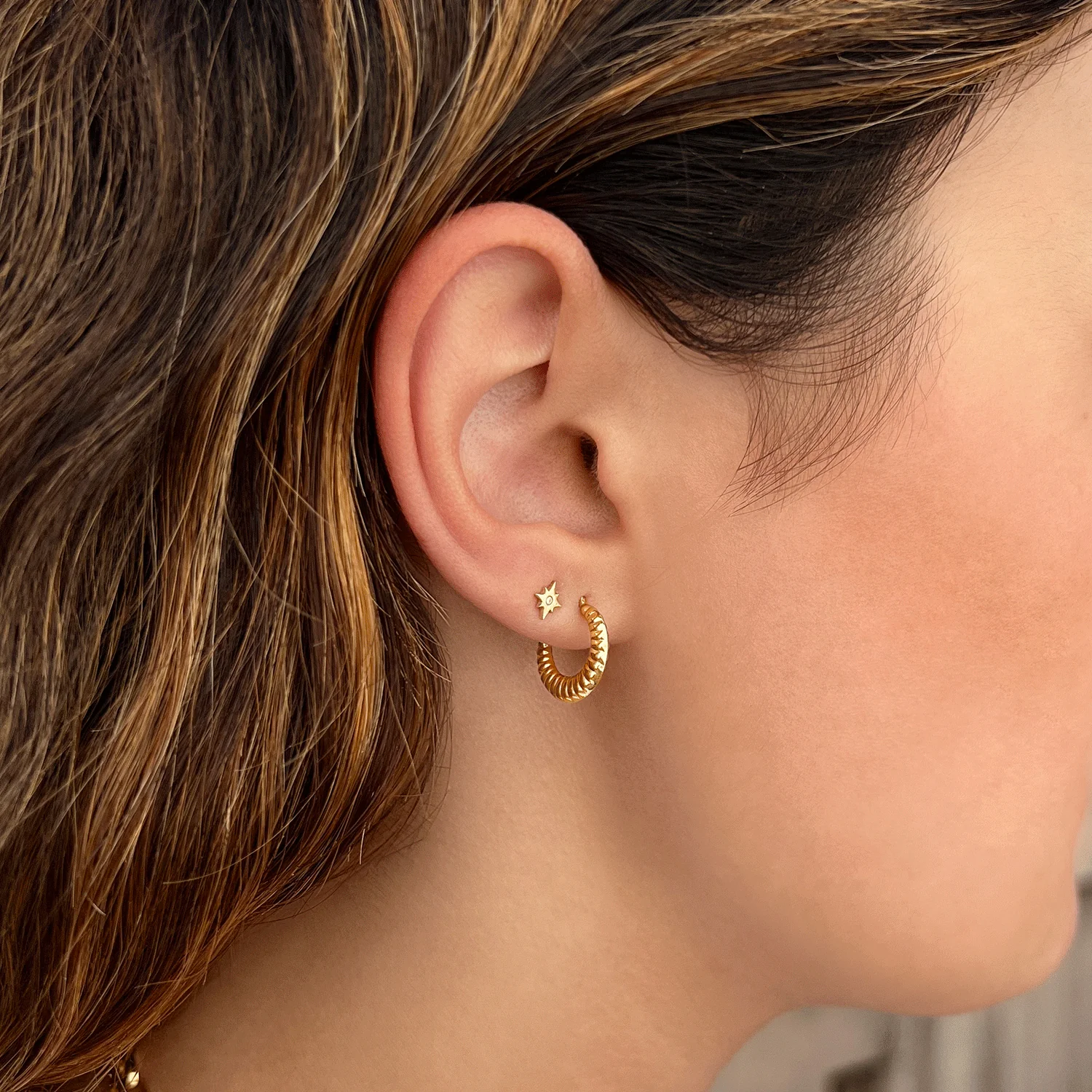 Linea Tapered Hoop Earrings - Image 4