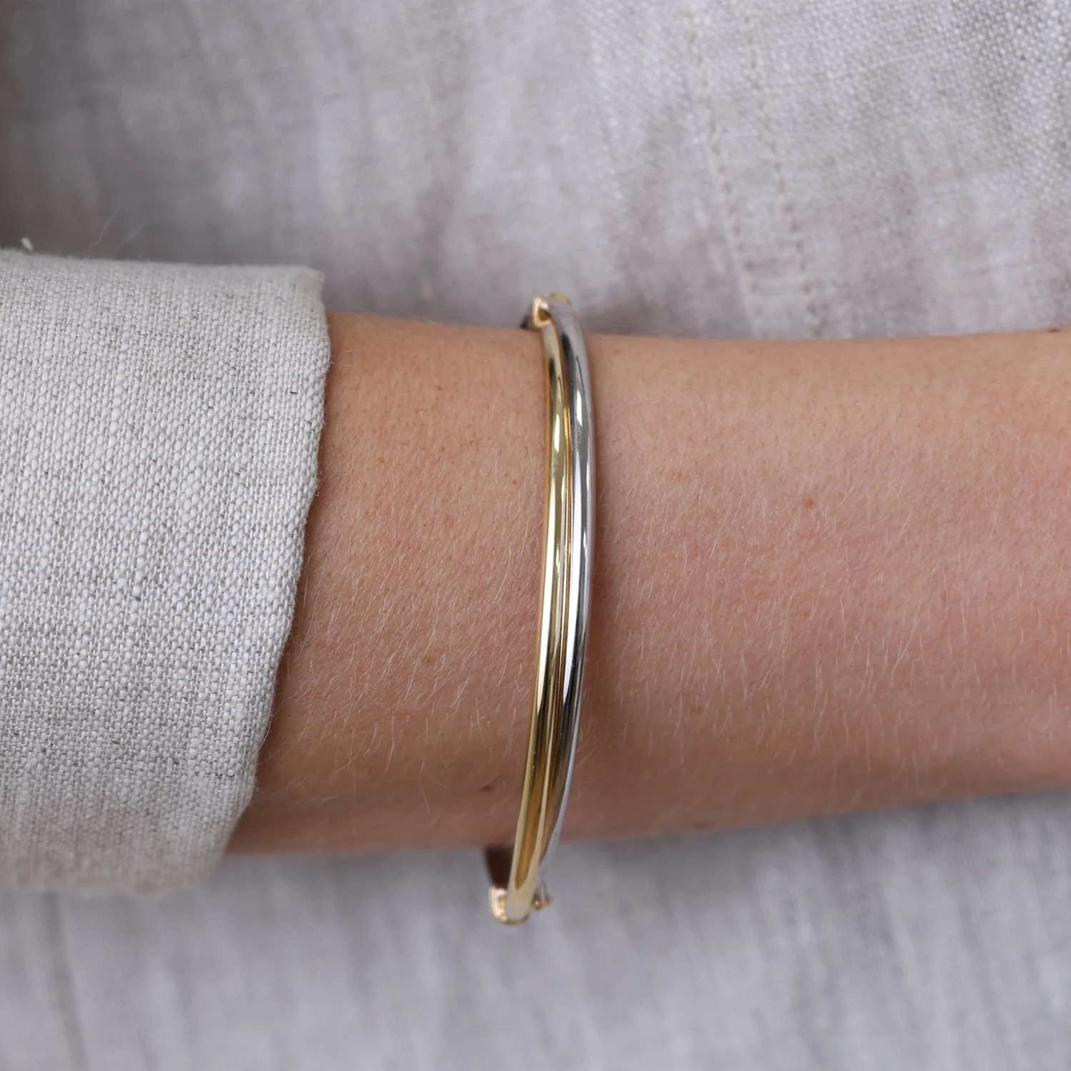 Two Tone Hinged Bangle (6mm) - Image 2