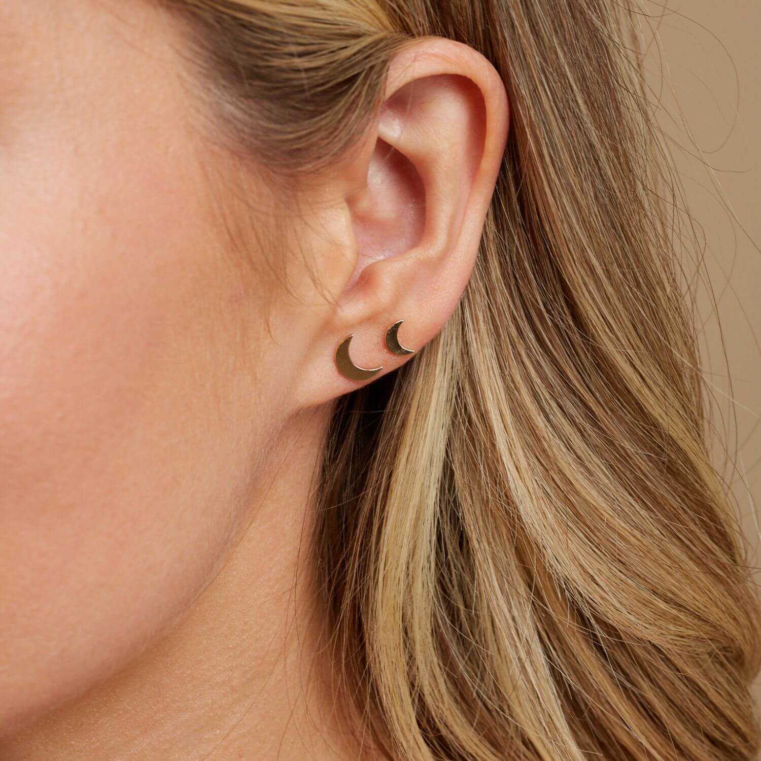 Moyen Solid Moon Studs - Image 4